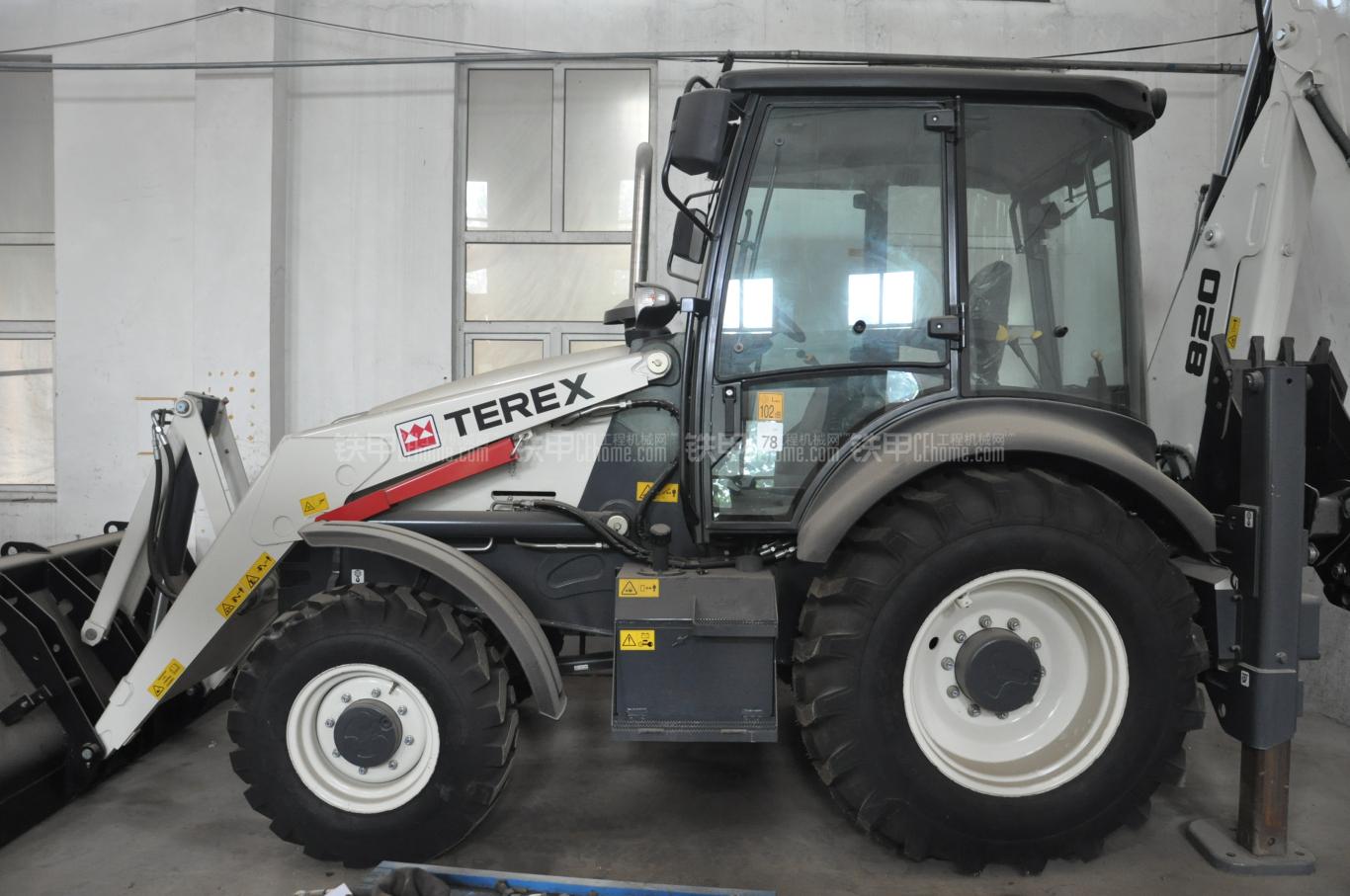 特雷克斯TLB820挖掘裝載機(jī)