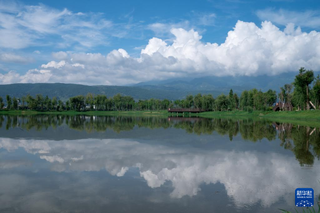 山清水秀茈碧湖